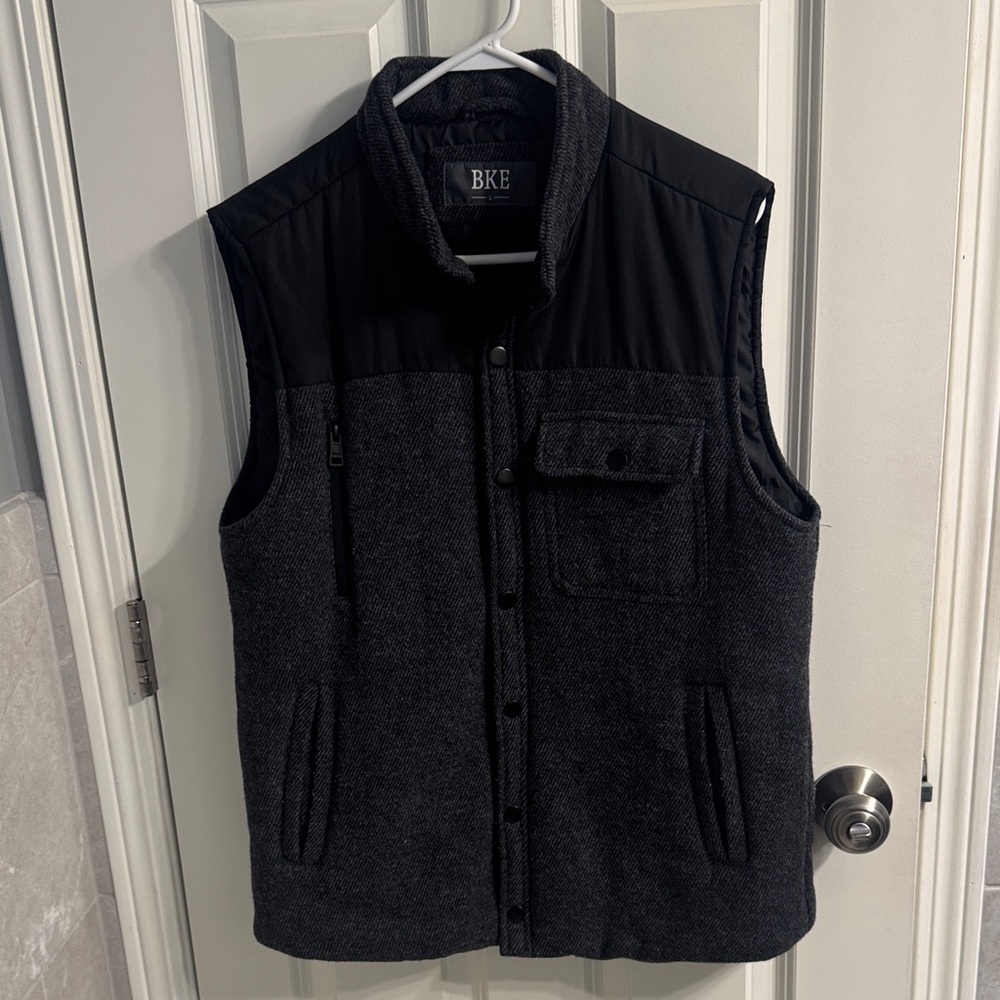 Buckle BKE Men's Charcoal Gray Quilted Yoke Vest
